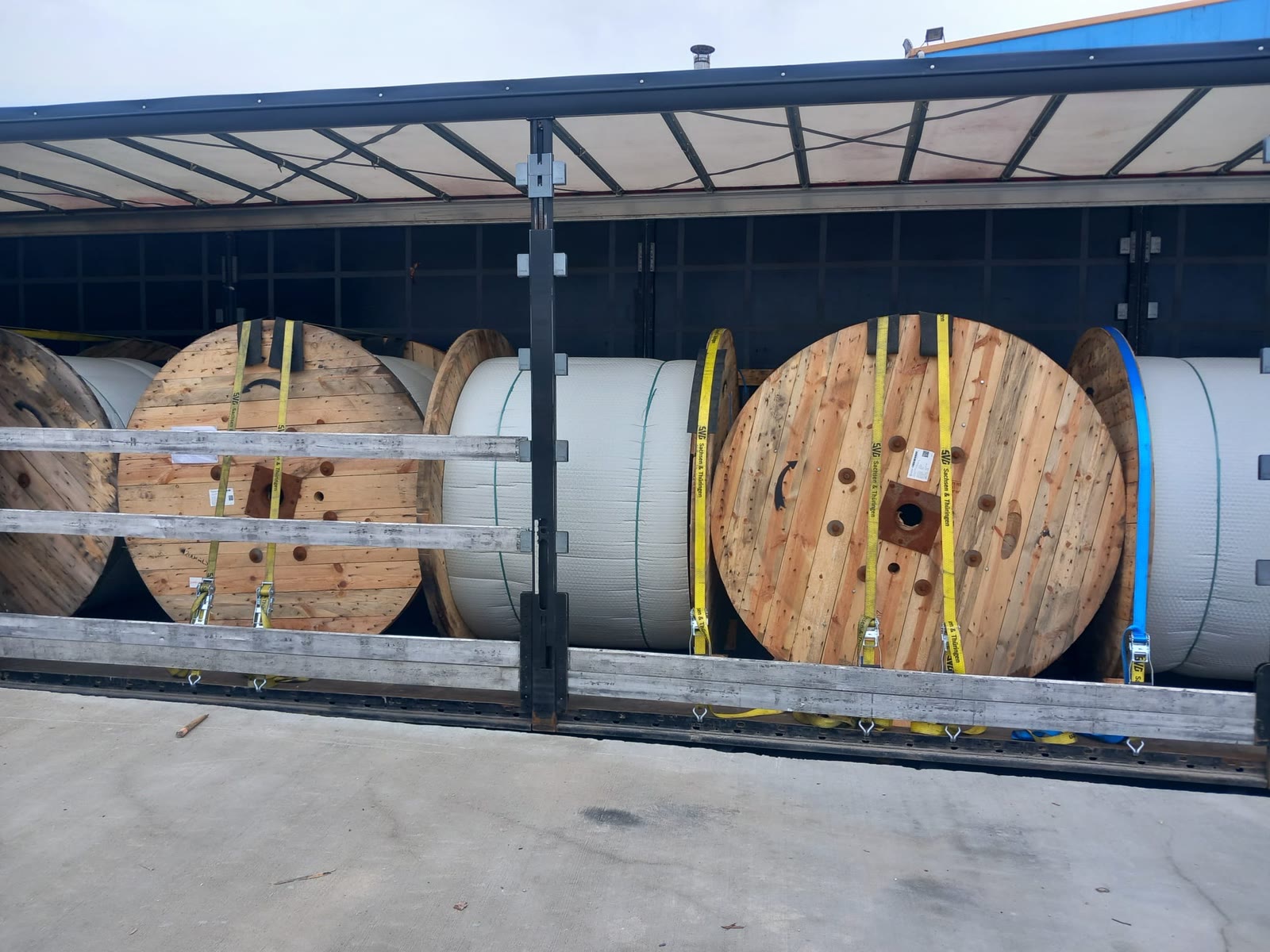 Large wooden crate marked 165 kg and 3.6 m wide prepared for oversized transport